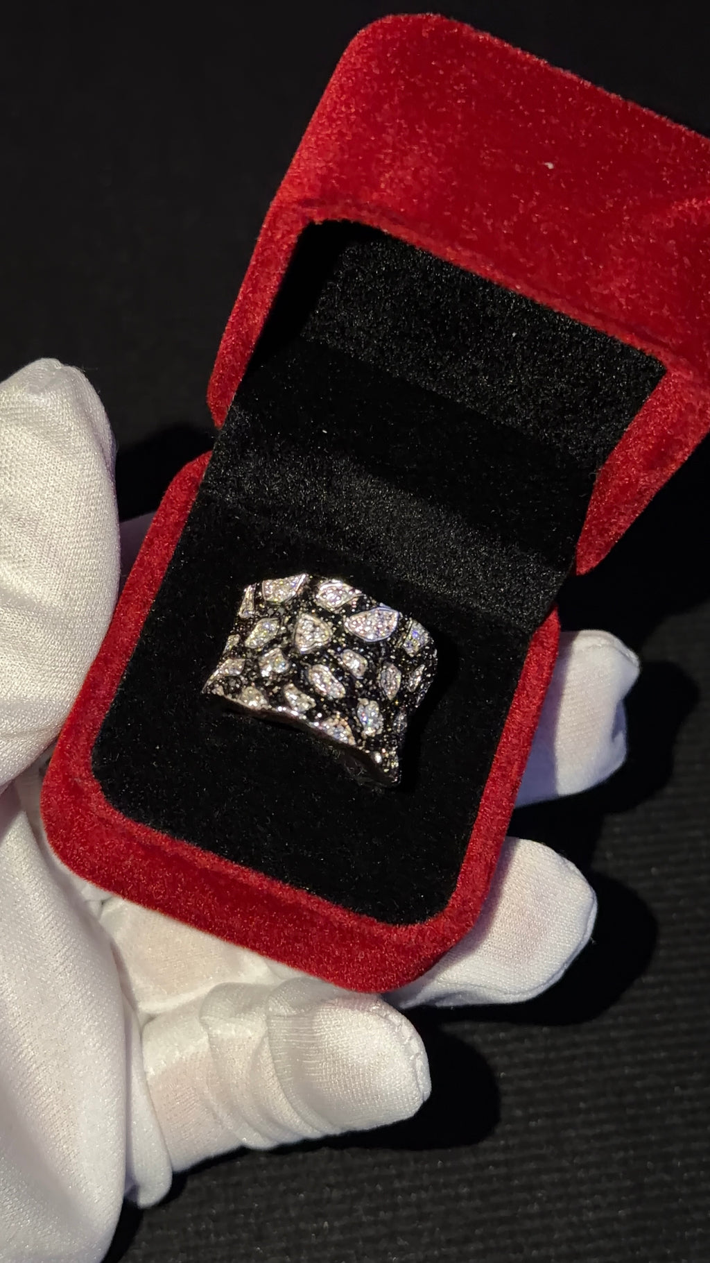CALIENNA Luxury Silver Crystal Ring